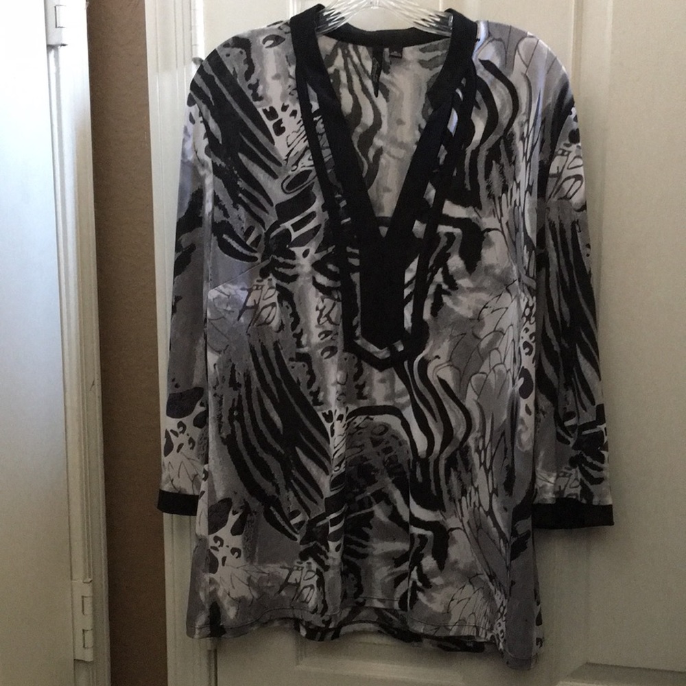 FINAL MARKDOWN Essentials by Milano tunic (XL)
